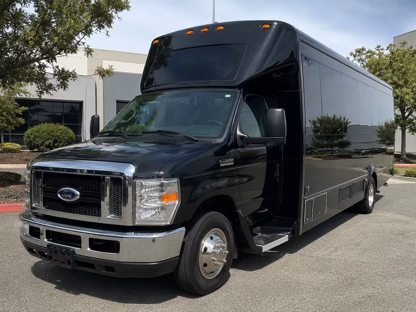 fall river party bus rentals for pre prom dinners and after parties